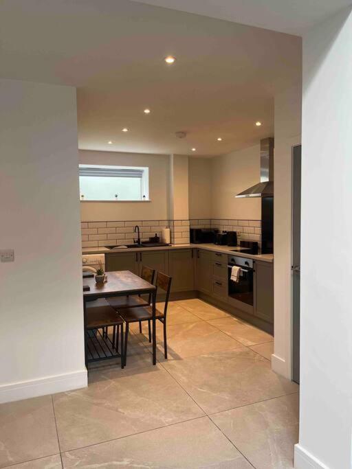 Entire Property In Downham Market, Serviced Accomodation Apartment Exterior photo