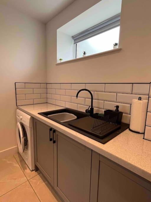 Entire Property In Downham Market, Serviced Accomodation Apartment Exterior photo